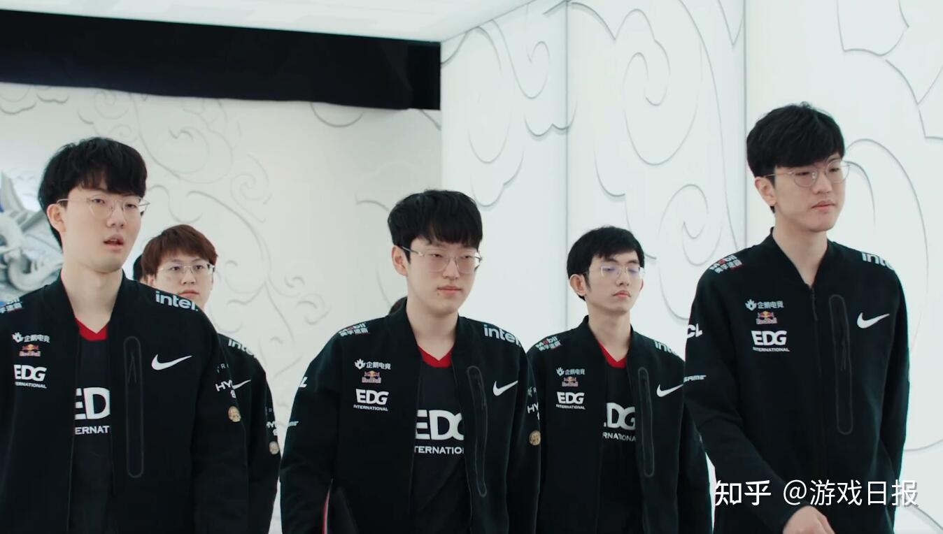 在赛后对曾 在赛后对曾