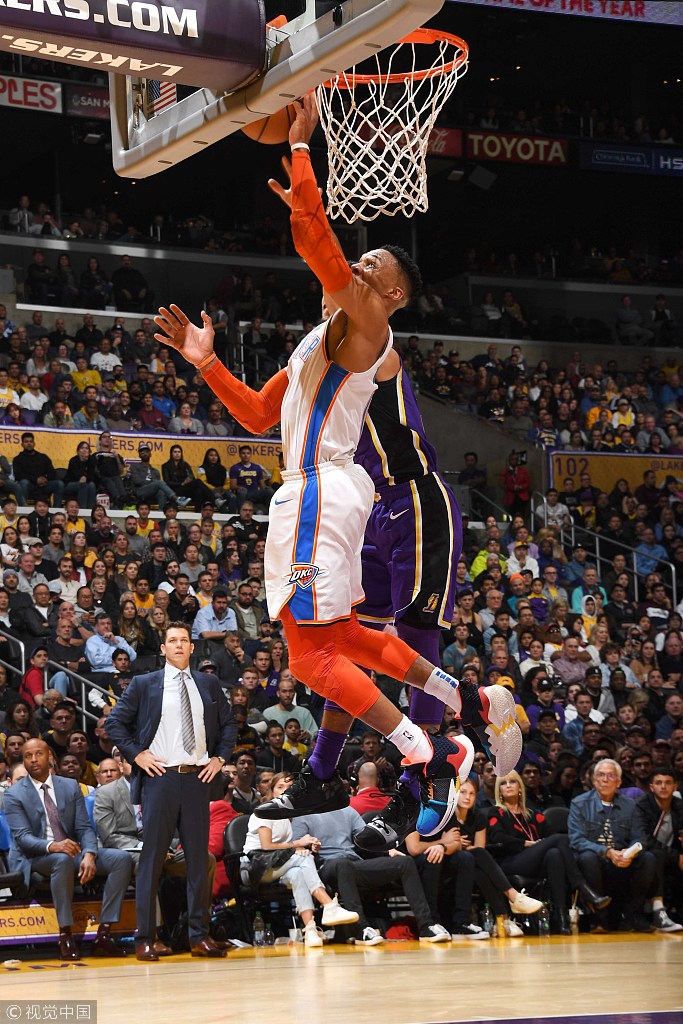 她在访谈中 她在访谈中