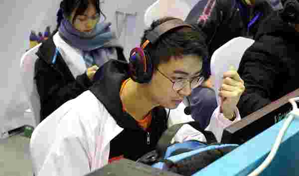 始终强调足 始终强调足