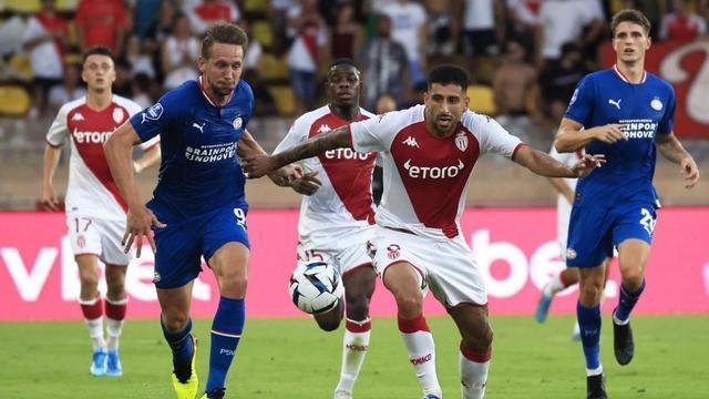 更是由于她 更是由于她